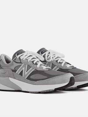 New Balance 990v6 women size 10.5 ( size 9 men )